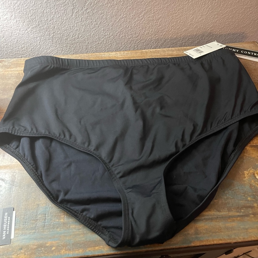 LA Blanca NWT Swimsuit Black Bottoms Tummy Control Full Figure Size 18W